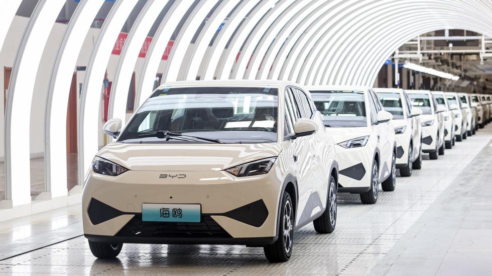 BYD Dolphin Surf: Ξεπέρασε τα 1 εκατομμύριο αυτοκίνητα σε 27 μήνες